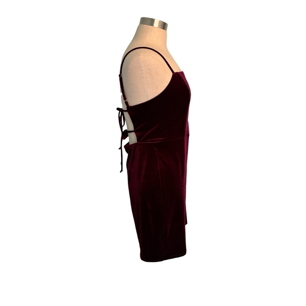 UO Genova red velvet tie back dress - Picture 4 of 10